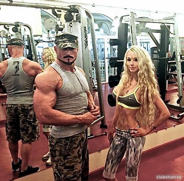 18368_valeria-lukyanova-v-shortah-61.jpg